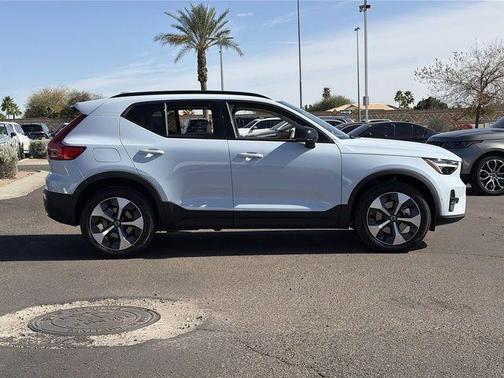 2026 Volvo XC40 B5 Plus