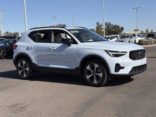 2026 Volvo XC40 B5 Plus