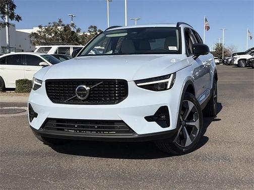 2026 Volvo XC40 B5 Plus