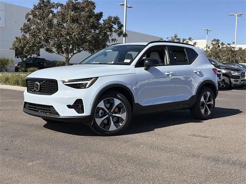 2026 Volvo XC40 B5 Plus