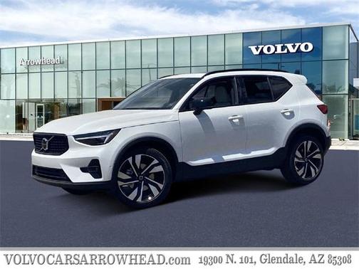 2025 Volvo XC40 B5 Plus Dark Theme