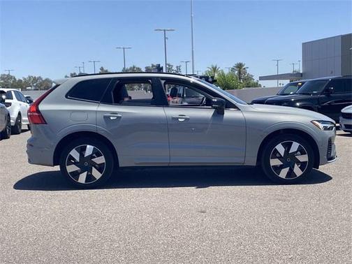 2025 Volvo XC60 Plug-In Hybrid T8 Plus