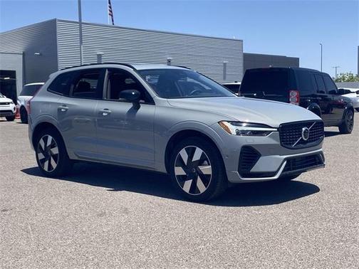 2025 Volvo XC60 Plug-In Hybrid T8 Plus