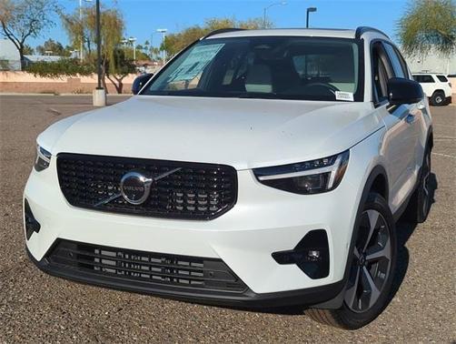 2026 Volvo XC40 B5 Plus
