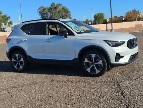 2026 Volvo XC40 B5 Plus