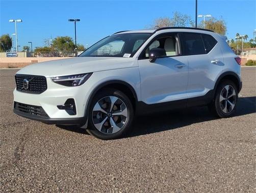 2026 Volvo XC40 B5 Plus