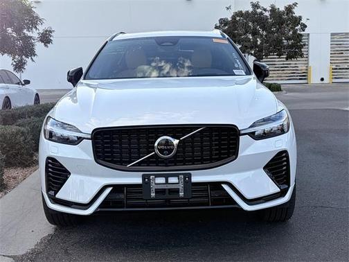 2024 Volvo XC60 Recharge Plug-In Hybrid T8 Ultimate Dark Theme