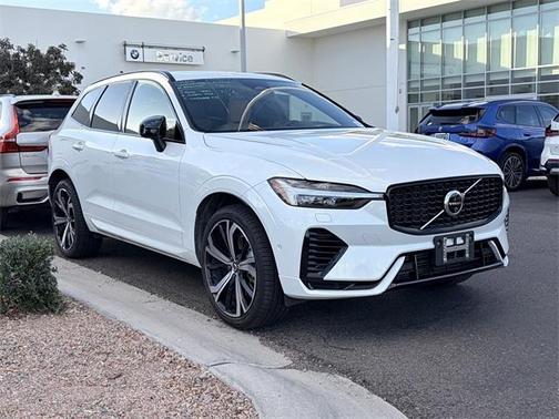 2024 Volvo XC60 Recharge Plug-In Hybrid T8 Ultimate Dark Theme