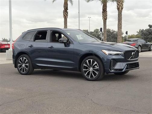 2023 Volvo XC60 B5 Plus Dark Theme