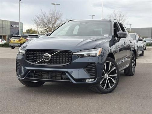 2023 Volvo XC60 B5 Plus Dark Theme