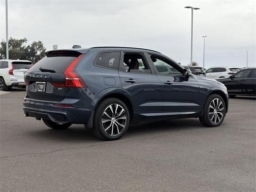 2023 Volvo XC60 B5 Plus Dark Theme