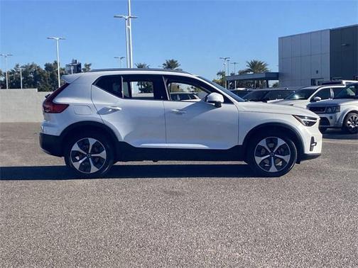2025 Volvo XC40 B5 Plus Bright Theme