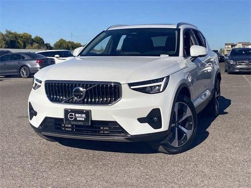 2025 Volvo XC40 B5 Plus Bright Theme