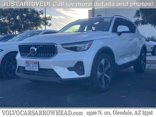 2025 Volvo XC40 B5 Plus Bright Theme