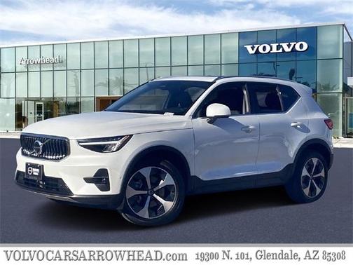 2025 Volvo XC40 B5 Plus Bright Theme