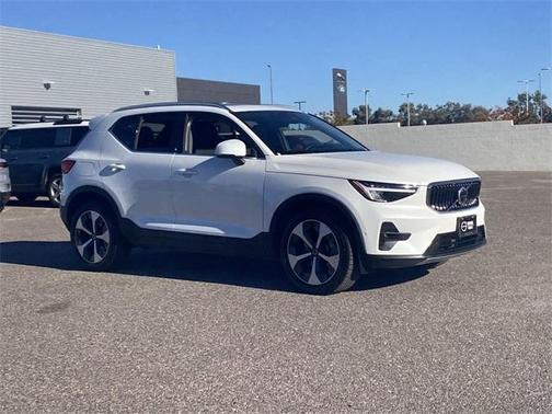2025 Volvo XC40 B5 Plus Bright Theme