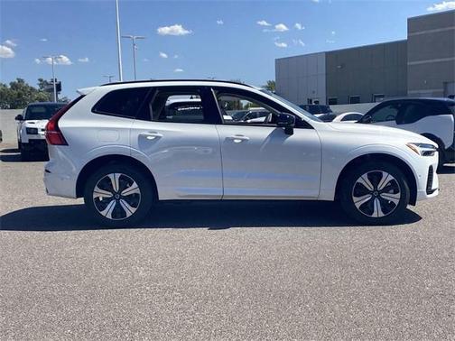 2025 Volvo XC60 Plug-In Hybrid T8 Plus