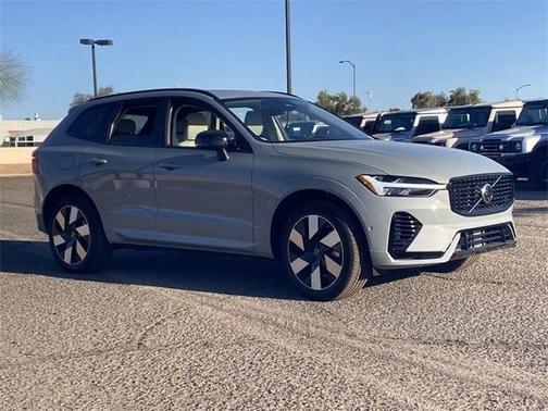 2025 Volvo XC60 Plug-In Hybrid T8 Plus