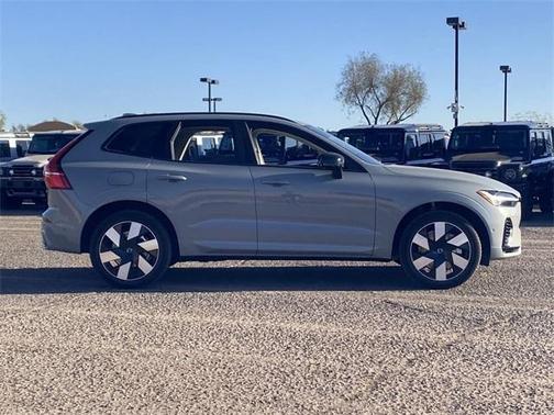 2025 Volvo XC60 Plug-In Hybrid T8 Plus