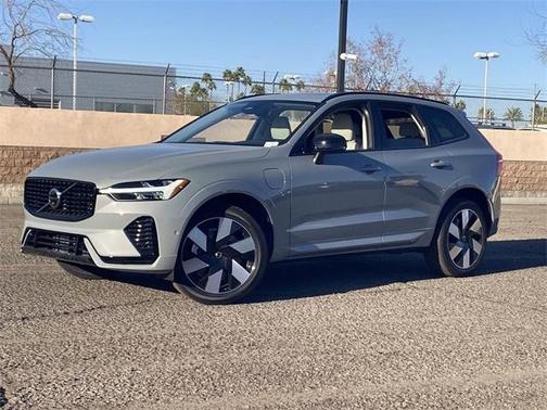 2025 Volvo XC60 Plug-In Hybrid T8 Plus