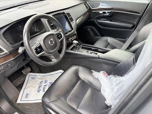 2019 Volvo XC90 T5 Momentum