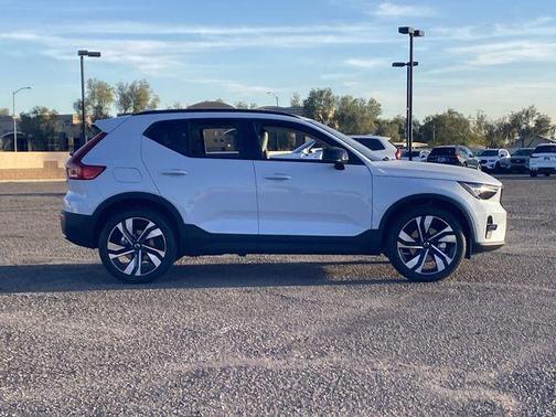2026 Volvo XC40 B5 Ultra