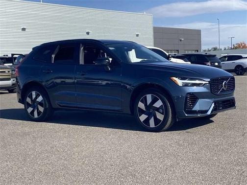 2025 Volvo XC60 Plug-In Hybrid T8 Plus