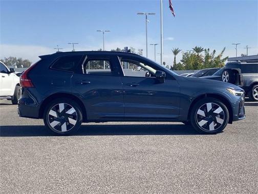 2025 Volvo XC60 Plug-In Hybrid T8 Plus