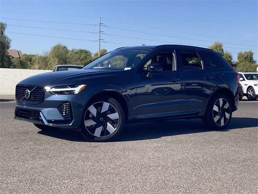 2025 Volvo XC60 Plug-In Hybrid T8 Plus