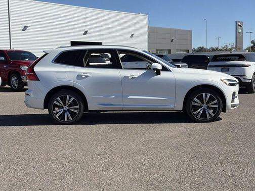 2023 Volvo XC60 B5 Plus Bright Theme