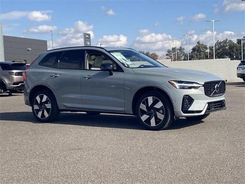 2025 Volvo XC60 Plug-In Hybrid T8 Plus