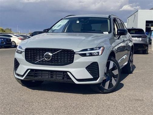 2025 Volvo XC60 Plug-In Hybrid T8 Plus
