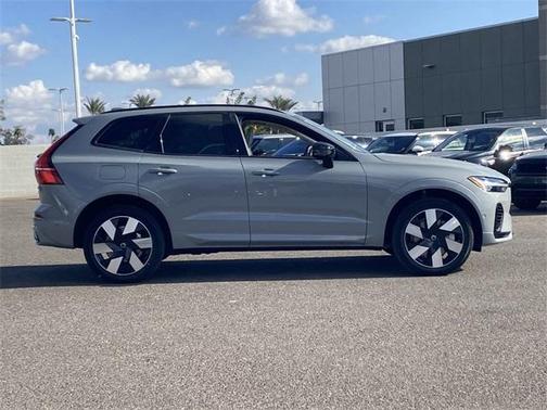 2025 Volvo XC60 Plug-In Hybrid T8 Plus