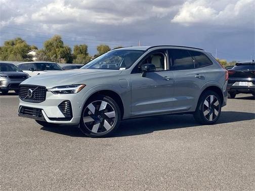 2025 Volvo XC60 Plug-In Hybrid T8 Plus