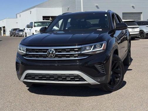 Deep Black Pearl Effect 2022 Volkswagen Atlas Cross Sport 3.6L V6 SE w/Technology