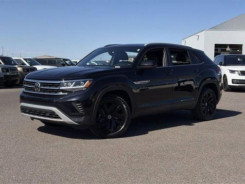 Deep Black Pearl Effect 2022 Volkswagen Atlas Cross Sport 3.6L V6 SE w/Technology