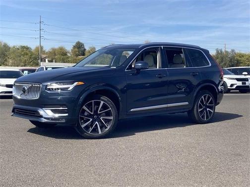 2025 Volvo XC90 B5 Plus