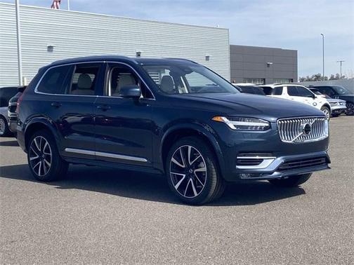2025 Volvo XC90 B5 Plus