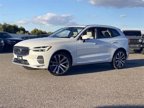 2023 Volvo XC60 B5 Ultimate Bright Theme