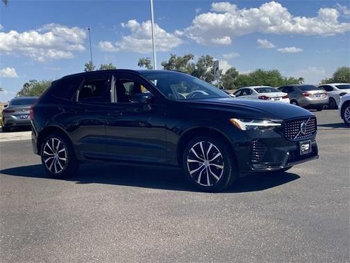 2024 Volvo XC60 B5 Plus Dark Theme
