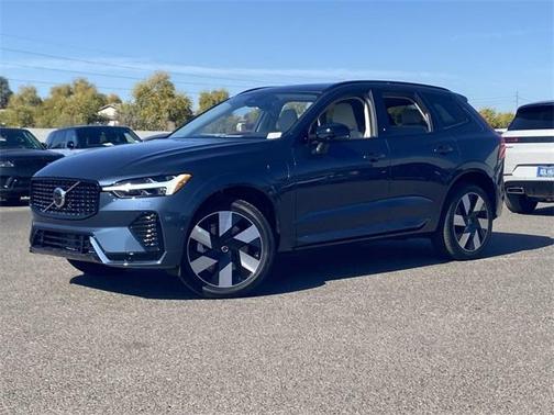 2025 Volvo XC60 Plug-In Hybrid T8 Plus