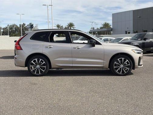 2023 Volvo XC60 B6 Ultimate Dark Theme