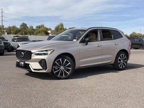 2023 Volvo XC60 B6 Ultimate Dark Theme