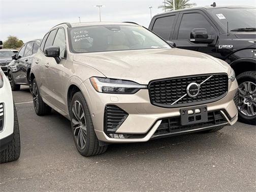 2023 Volvo XC60 B6 Ultimate Dark Theme