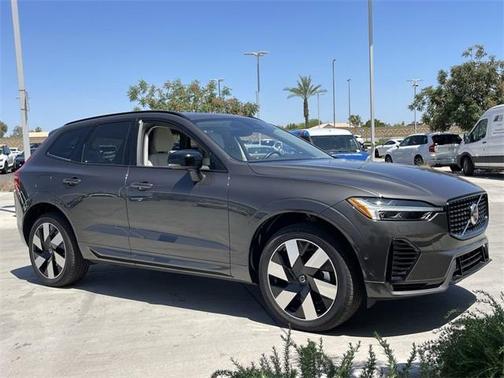 2025 Volvo XC60 Plug-In Hybrid T8 Plus