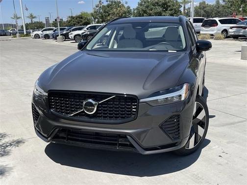 2025 Volvo XC60 Plug-In Hybrid T8 Plus