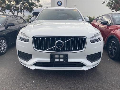 2022 Volvo XC90 T6 Momentum 7 Passenger