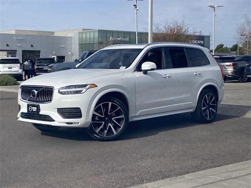 2022 Volvo XC90 T6 Momentum 7 Passenger