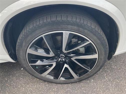 2022 Volvo XC90 T6 Momentum 7 Passenger