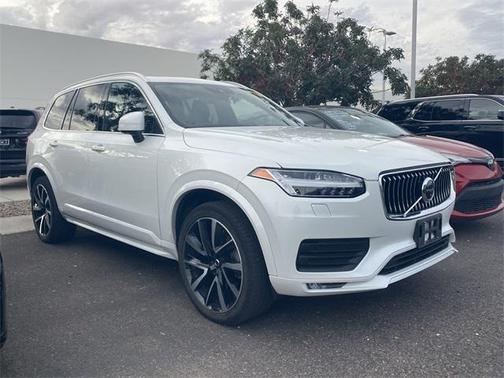 2022 Volvo XC90 T6 Momentum 7 Passenger